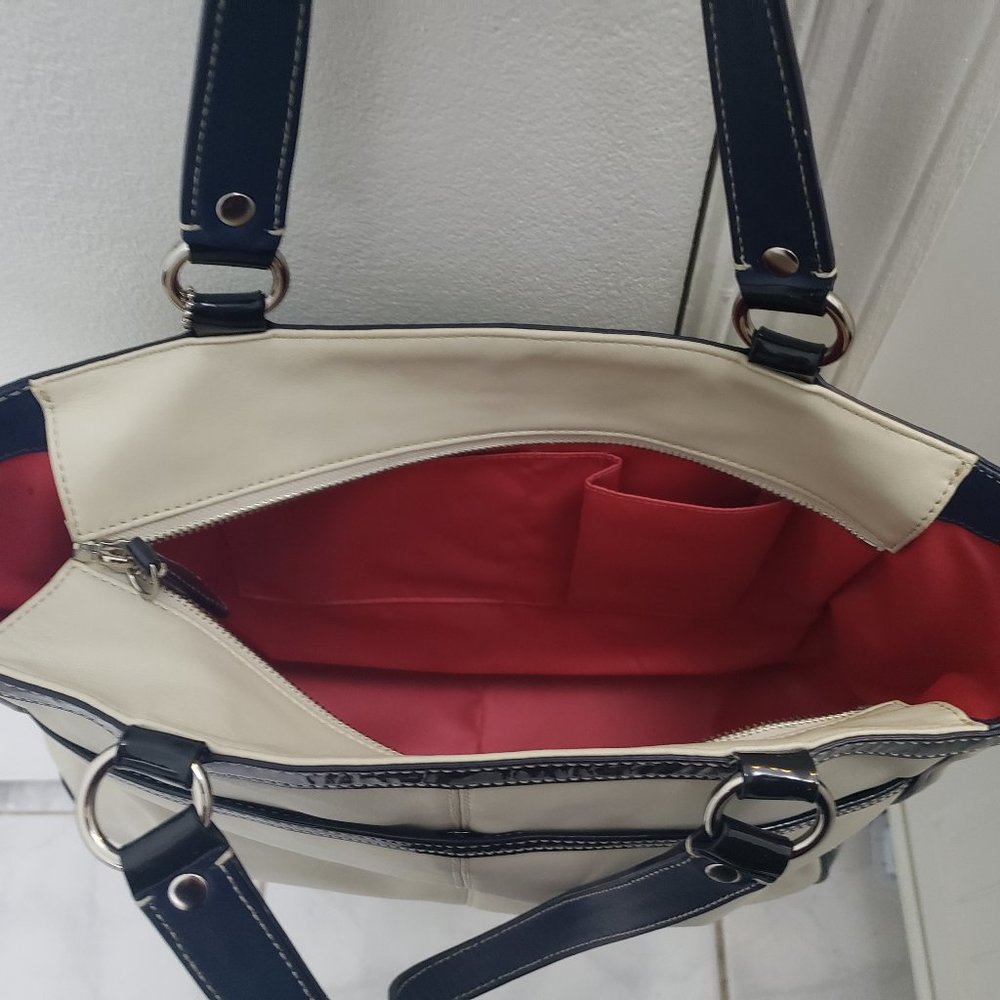 RARE**Coach bone with navy trim leather Laura handbag. - Picture 6 of 8